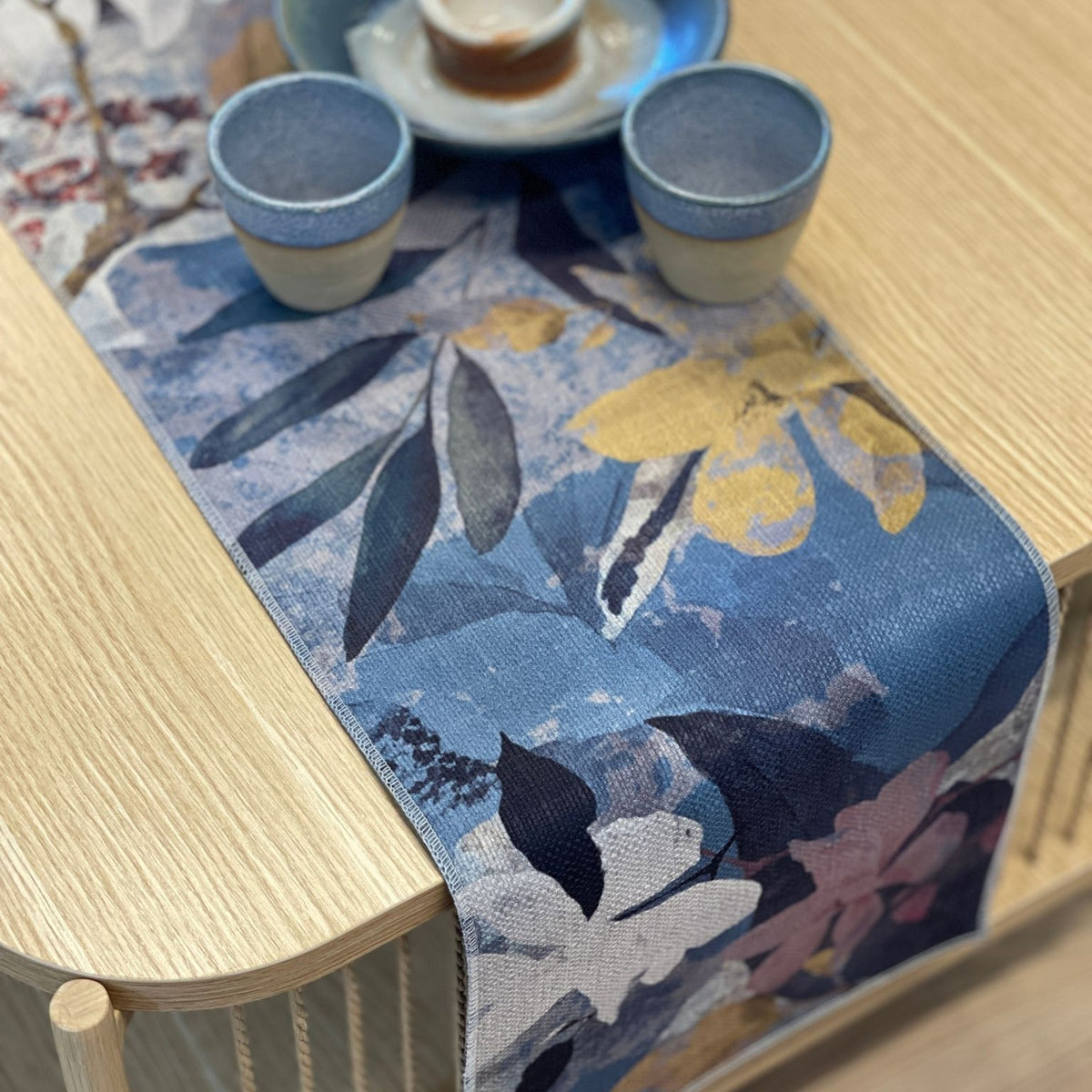 Magnolia - Table Runner