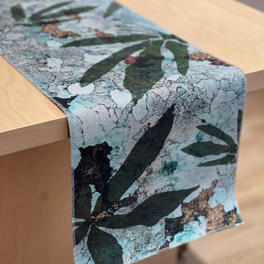 green brown table runner